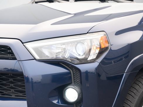 Used 2015 Toyota 4Runner SR5 AWD/4WD image 18