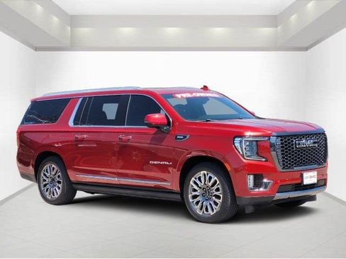 Used 2024 GMC Yukon XL Denali Ultimate AWD/4WD image 1
