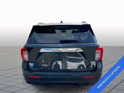 Certified 2022 Ford Explorer XLT RWD image 5