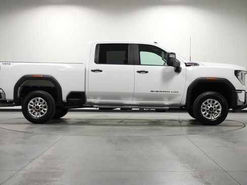 Used 2024 GMC Sierra 2500 Pro AWD/4WD image 3