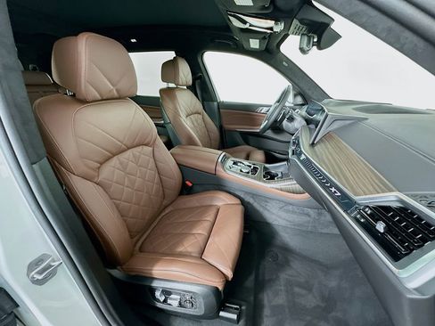 Used 2025 BMW X7 xDrive40i w/ Premium Package image 29