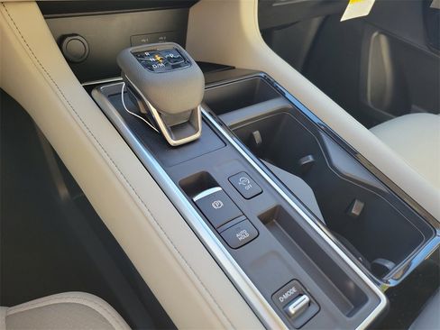 Certified 2025 Nissan Pathfinder SV image 31