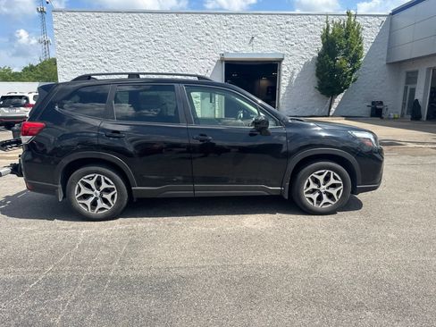 Used 2020 Subaru Forester Premium AWD/4WD image 5