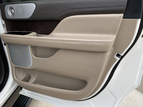 Used 2024 Lincoln Navigator L Reserve image 10