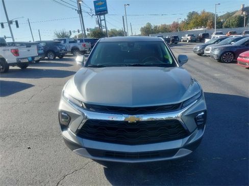 Used 2025 Chevrolet Blazer LT image 3