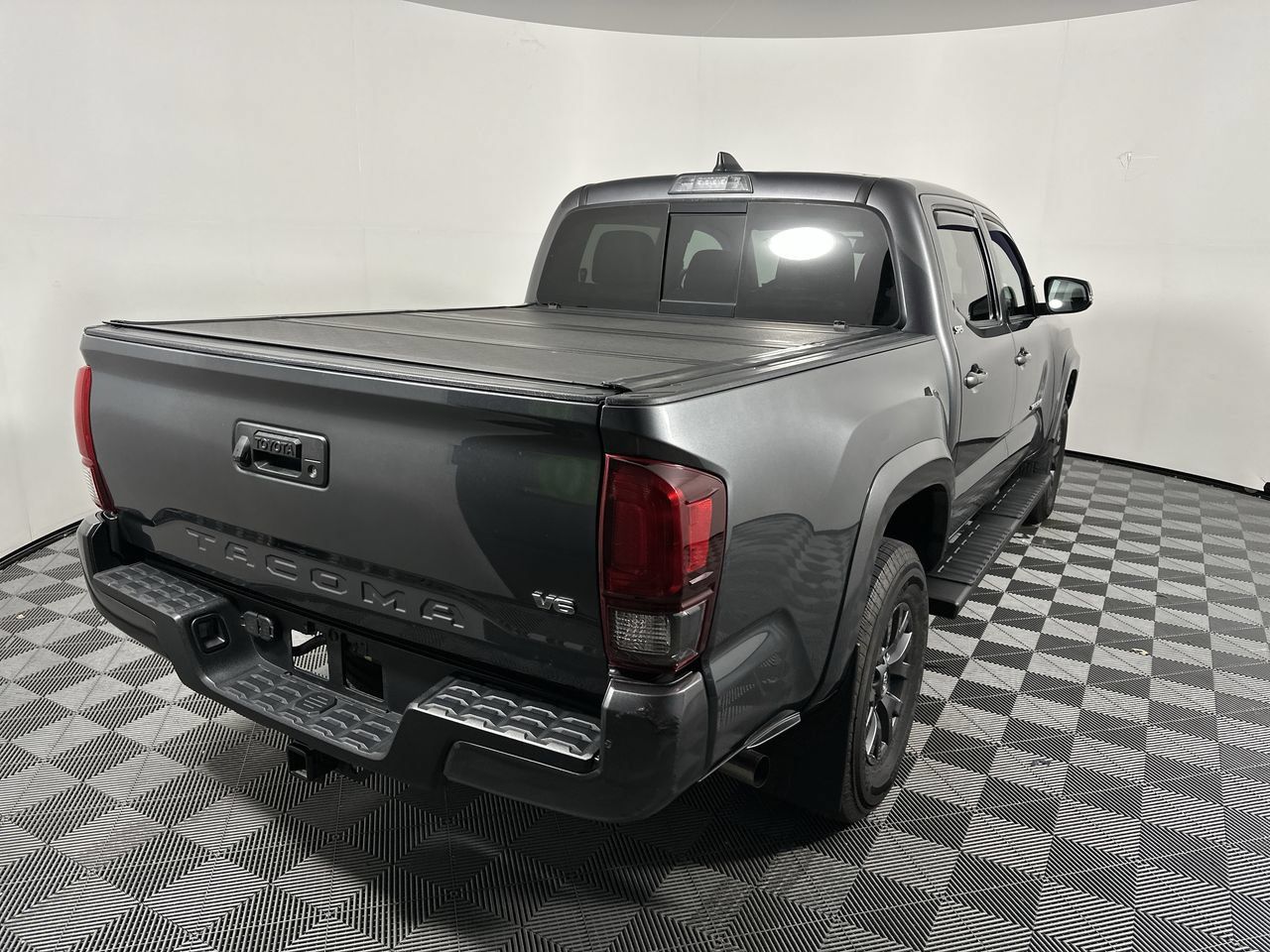 Used 2022 Toyota Tacoma SR5 w/ Technology Package RWD image 19