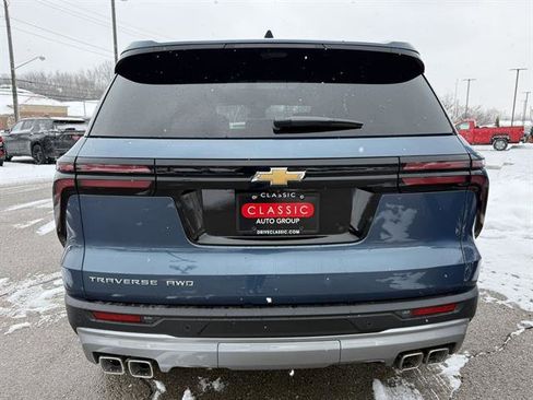 New 2026 Chevrolet Traverse LT w/ Sun and Wheel Package image 5