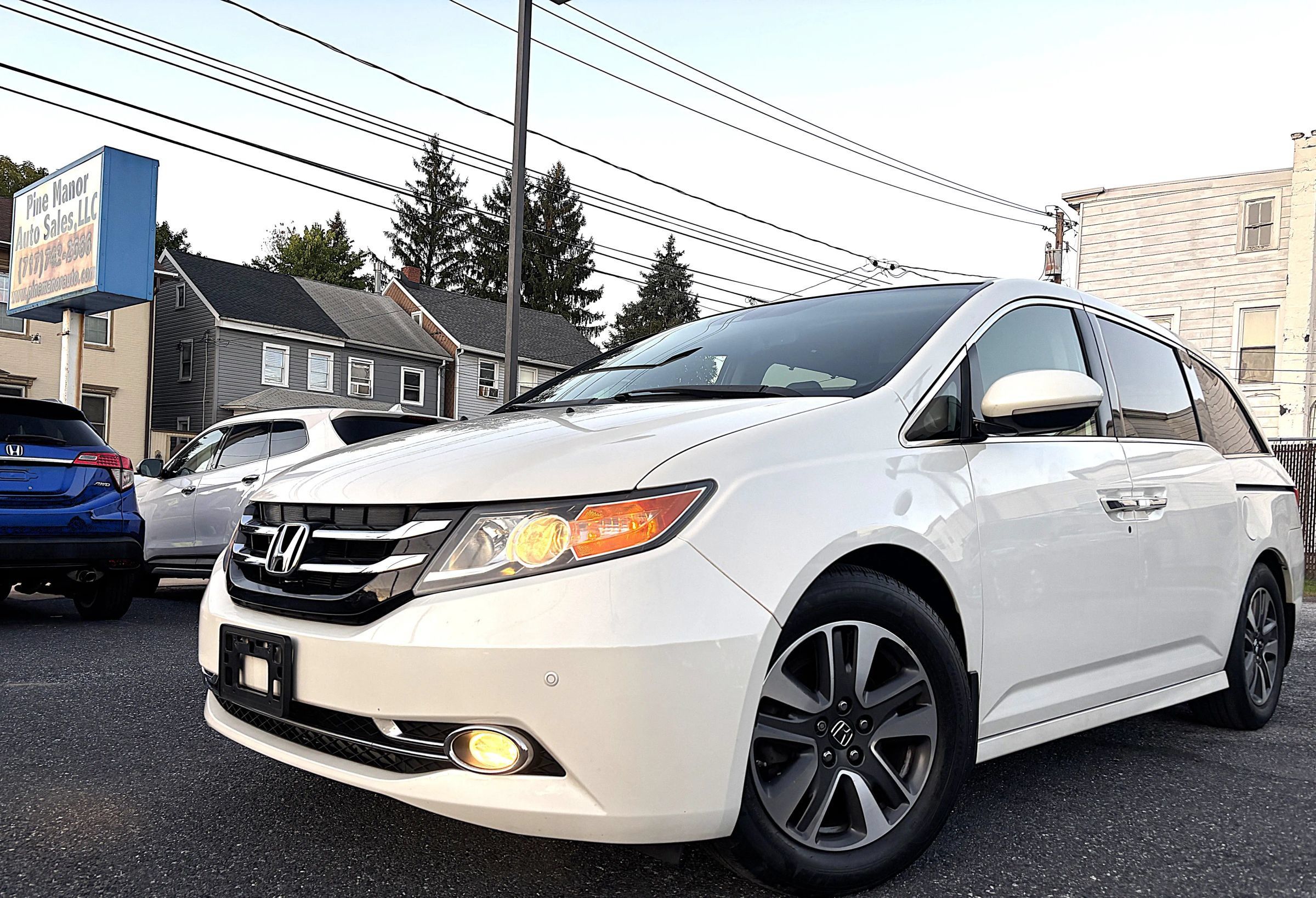 Used 2015 Honda Odyssey Touring image 1