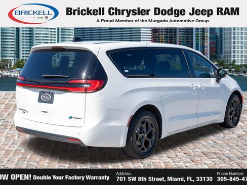Used 2024 Chrysler Pacifica Limited FWD image 5
