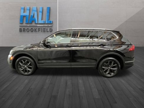 Certified 2022 Volkswagen Tiguan SE w/ Panoramic Sunroof Package image 3