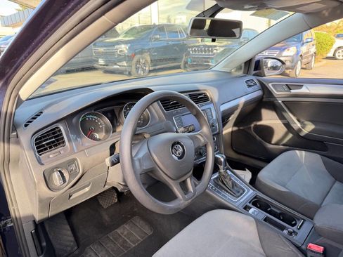 Used 2016 Volkswagen e-Golf SE image 4