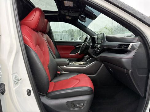 Used 2021 Toyota Highlander XSE FWD image 20