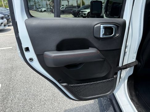 Used 2022 Jeep Wrangler Unlimited Rubicon AWD/4WD image 9