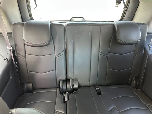 Used 2015 Cadillac Escalade Luxury image 16