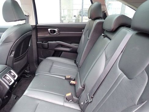 Certified 2024 Kia Sorento S w/ Panoramic Sunroof Package AWD/4WD image 18