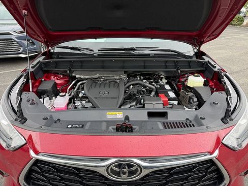 New 2026 Toyota Highlander Platinum AWD/4WD image 30