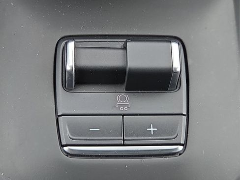 Used 2024 GMC Sierra 1500 AT4 w/ Technology Package AWD/4WD image 18