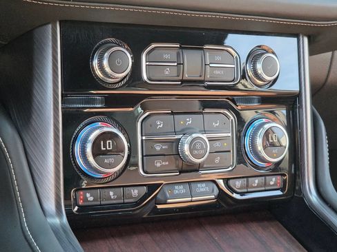 Used 2023 GMC Yukon Denali Ultimate AWD/4WD image 27