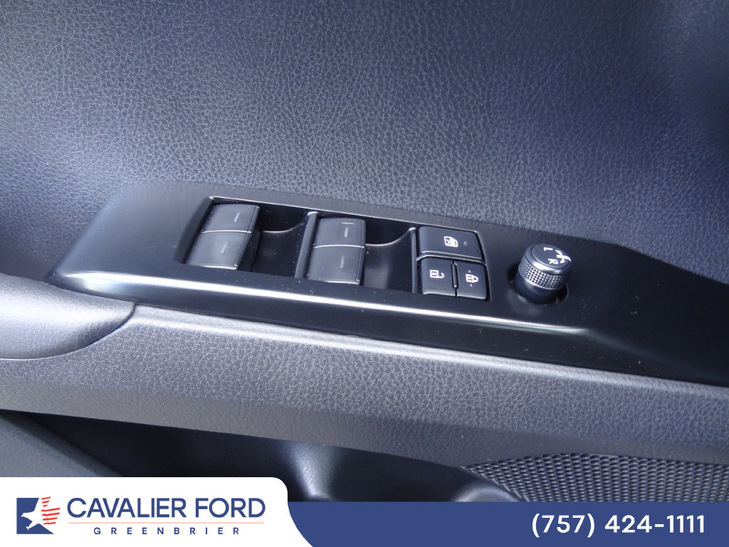 Used 2025 Toyota Camry SE FWD image 14