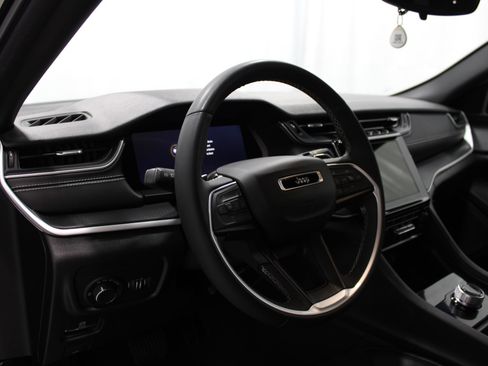 Used 2023 Jeep Grand Cherokee L Laredo AWD/4WD image 12