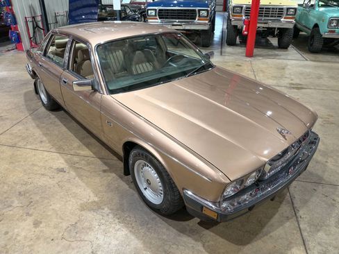 Used 1988 Jaguar XJ Vanden Plas RWD image 14
