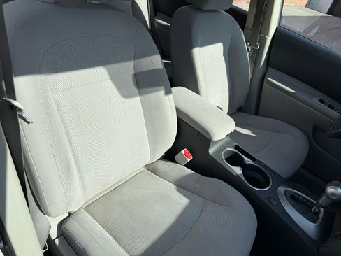 Used 2015 Nissan Rogue S w/ Convenience Package FWD image 9