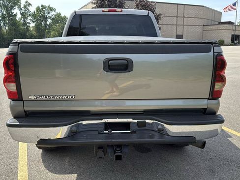 Used 2007 Chevrolet Silverado 2500 LT w/ Heavy-Duty Power Package AWD/4WD image 6