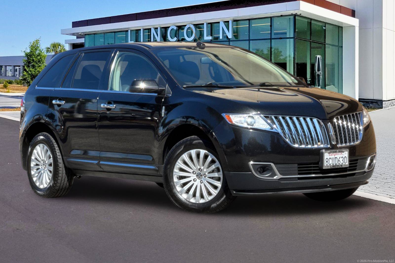Used 2015 Lincoln MKX FWD image 2