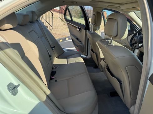 Used 2010 Mercedes-Benz C 300 Sedan image 21