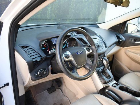 Used 2015 Ford Escape SE image 14