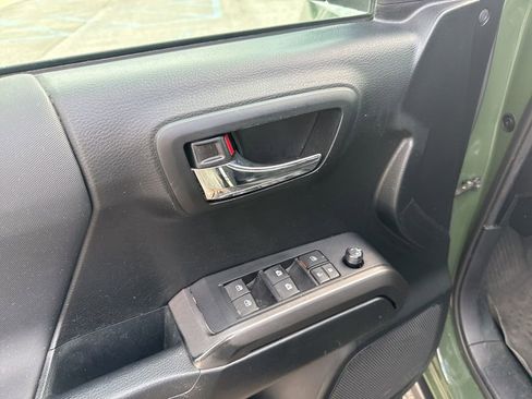 Used 2021 Toyota Tacoma TRD Sport image 10