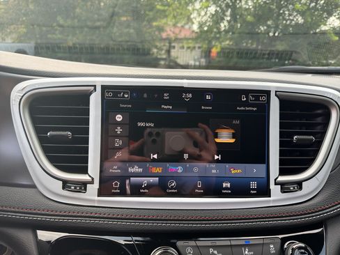 New 2027 Chrysler Pacifica Select FWD image 15