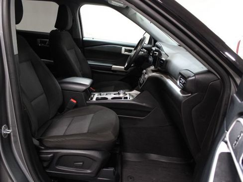 Used 2023 Ford Explorer XLT image 23