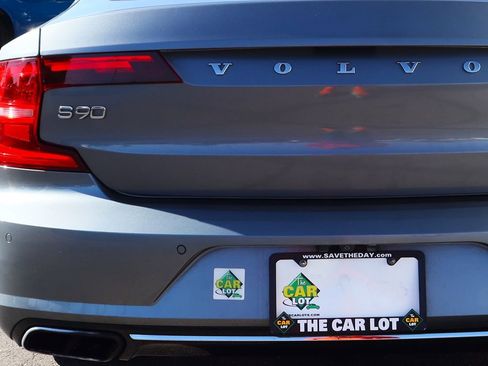 Used 2018 Volvo S90 T8 Momentum w/ Convenience Package image 19