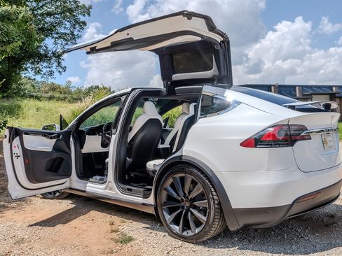 Used 2020 Tesla Model X Long Range AWD/4WD image 2