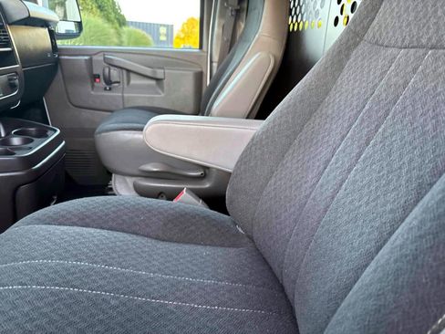 Used 2023 GMC Savana 2500 w/ Driver Convenience Package image 12