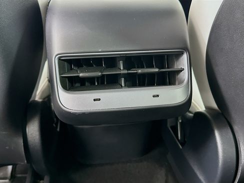 Used 2022 Tesla Model Y Performance AWD/4WD image 27