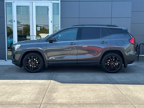 Used 2020 GMC Terrain SLE w/ Elevation Edition AWD/4WD image 6