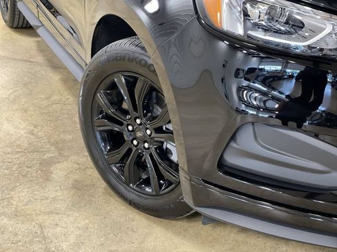 Used 2024 Ford Edge SE w/ Black Appearance Package AWD/4WD image 11