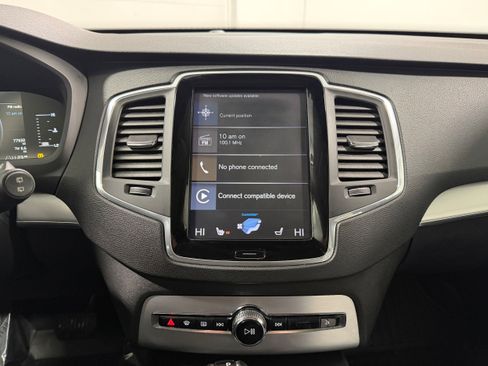Used 2018 Volvo XC90 T5 Momentum w/ Convenience Package image 9