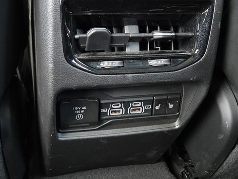 Used 2023 Jeep Grand Cherokee Limited w/ Black Appearance Package AWD/4WD image 15