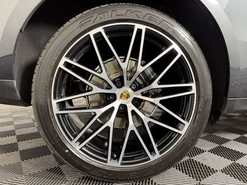 Used 2023 Porsche Macan AWD/4WD image 50