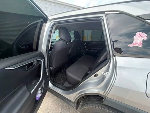 Used 2019 Toyota RAV4 LE w/ Carpet Mat Package FWD image 29