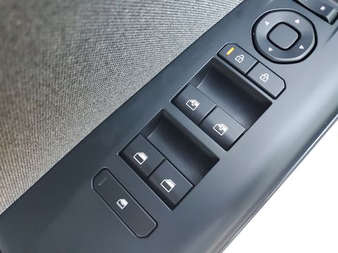 Used 2025 Kia K4 EX image 17