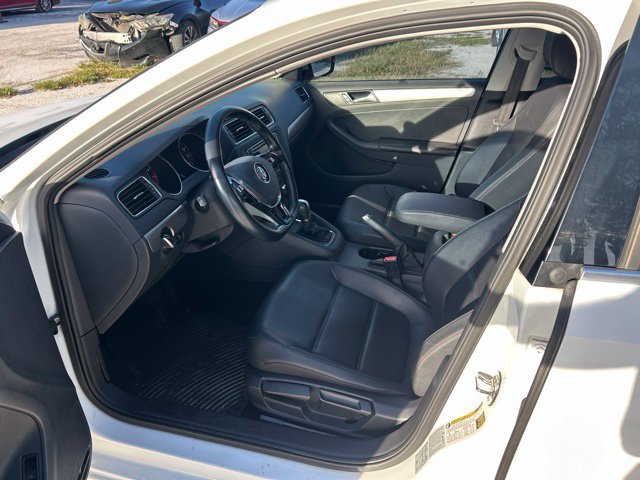 Used 2017 Volkswagen Jetta SE FWD image 5