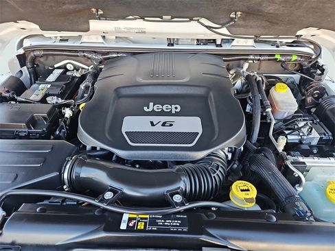 Used 2017 Jeep Wrangler Sahara w/ Connectivity Group image 30