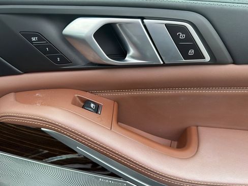 Used 2021 BMW X5 M50i w/ Executive Package image 22