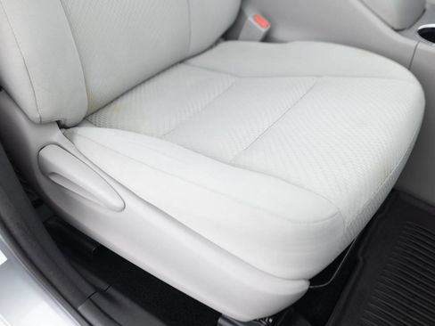 Used 2016 Toyota Highlander LE AWD/4WD image 27