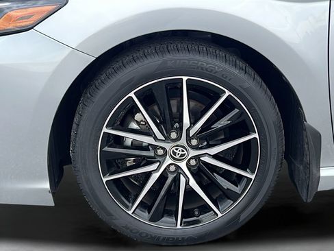 Used 2024 Toyota Camry SE w/ Cold Weather Package FWD image 26