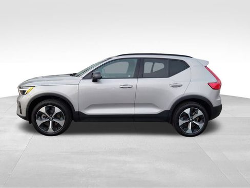 Used 2024 Volvo XC40 B5 Plus image 20